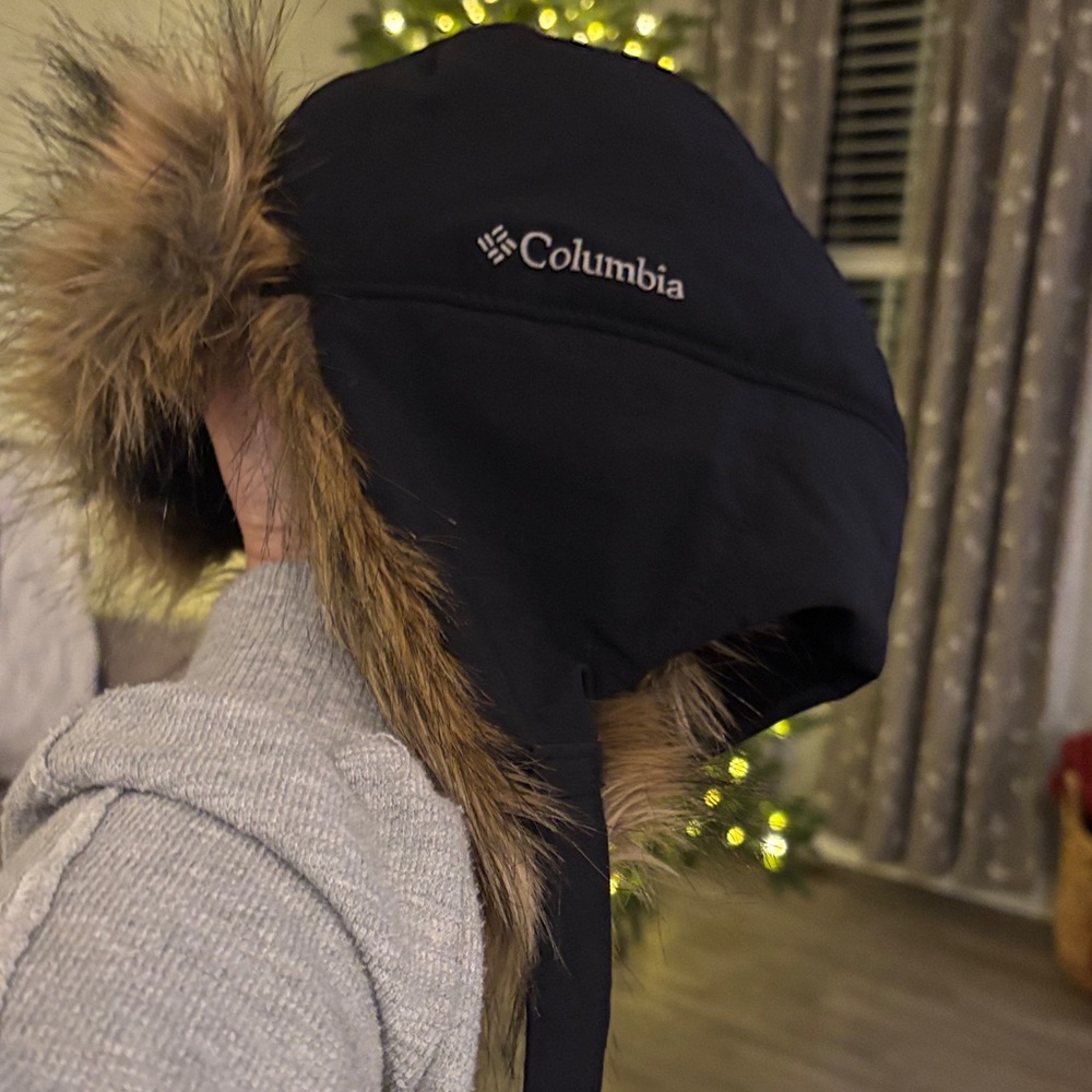 Columbia Black Hat with Brown Faux Fur